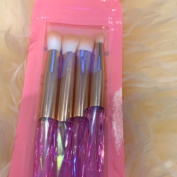 Eloise Luxury 4 Eye Shadow Brush Set with Crystal Handles - Picture 2 of 5